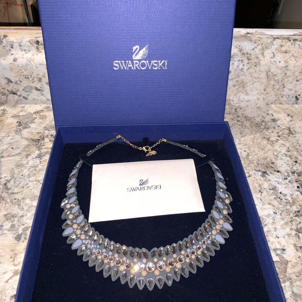 Beautiful Swarovski Necklace brand new in box